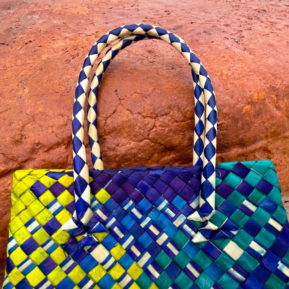 ❄️ 3 for $15 SALE ❄️ Hand Woven Basket Bag Sustainable Gift Bag Blue Neon Yellow - Picture 4 of 4